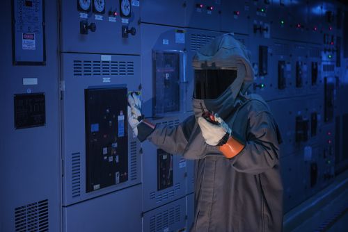 Engineer,Wear,A,Arc,Flash,Protection,Suit,For,Inspection,Electrical - Arc Flash Safety Training