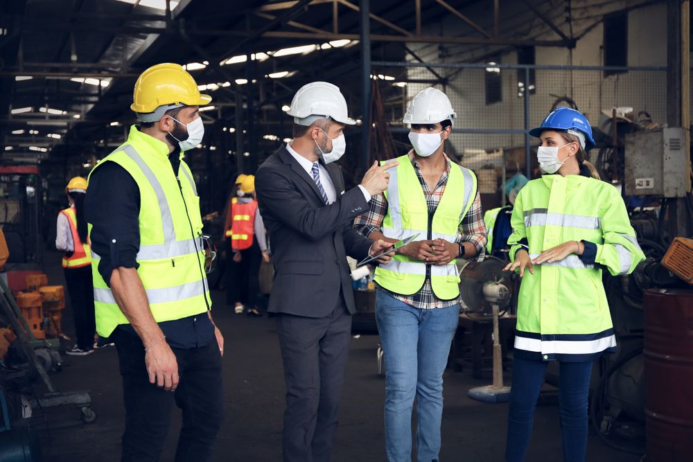 a group of 3 workers and a good leader managing his team