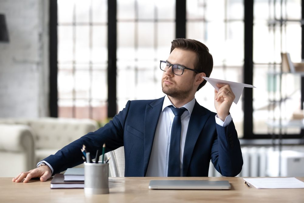 How to Avoid Distractions & Stay Focused at Work