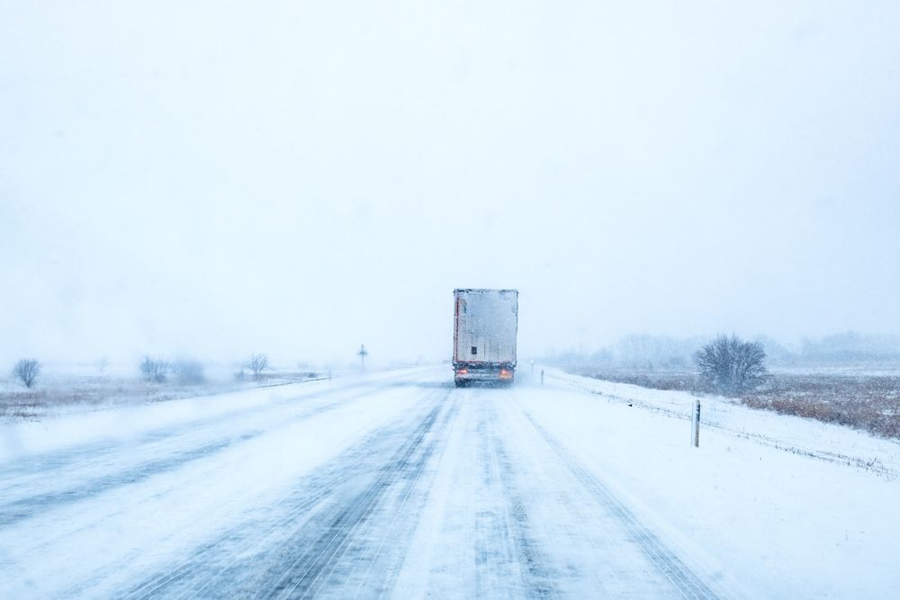 Safe Loading and Unloading Practices in Icy Conditions: Preventing Accidents in Logistics
