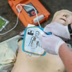 AED defibrillator training with dummy