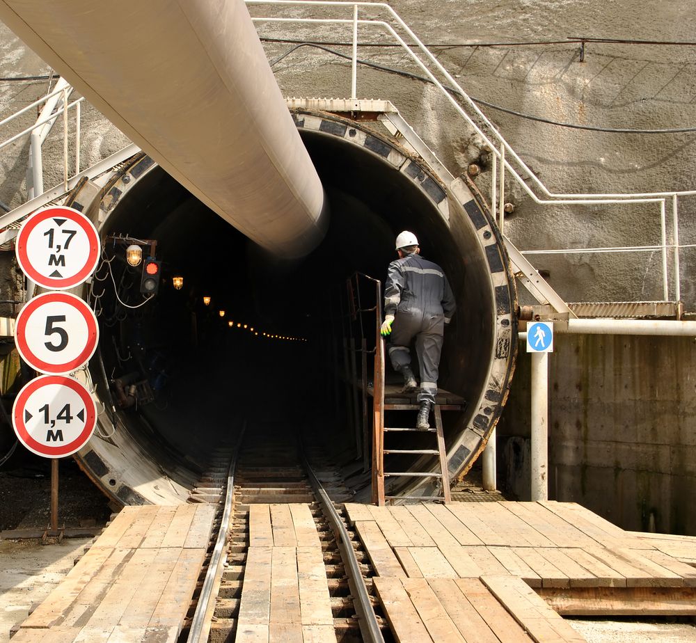 worker trained in confined space entry